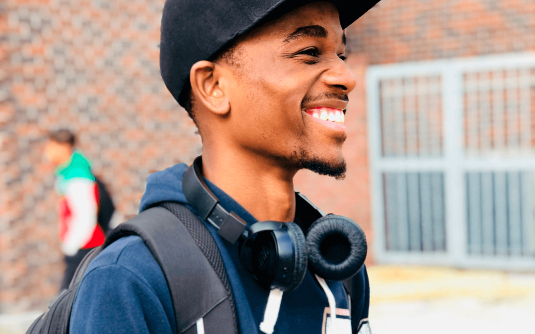 Estudiante lleva a un profesional de la NBA a la escuela
