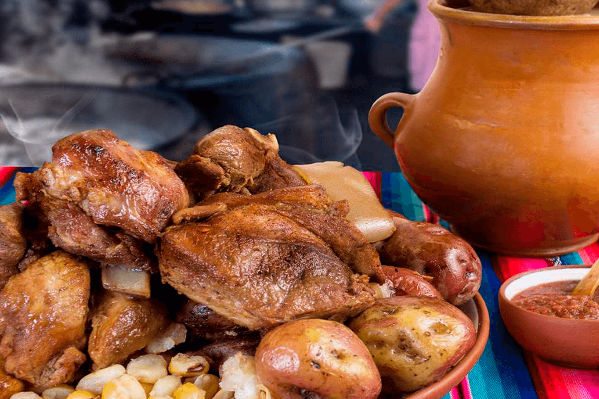 Chicharrón de cerdo con chicha de maíz