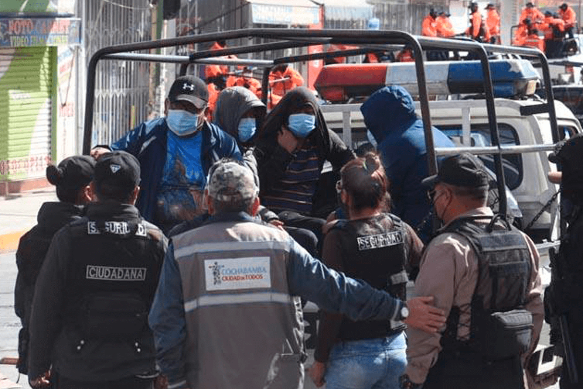 Detienen a seis personas por romper la cuarentena rígida